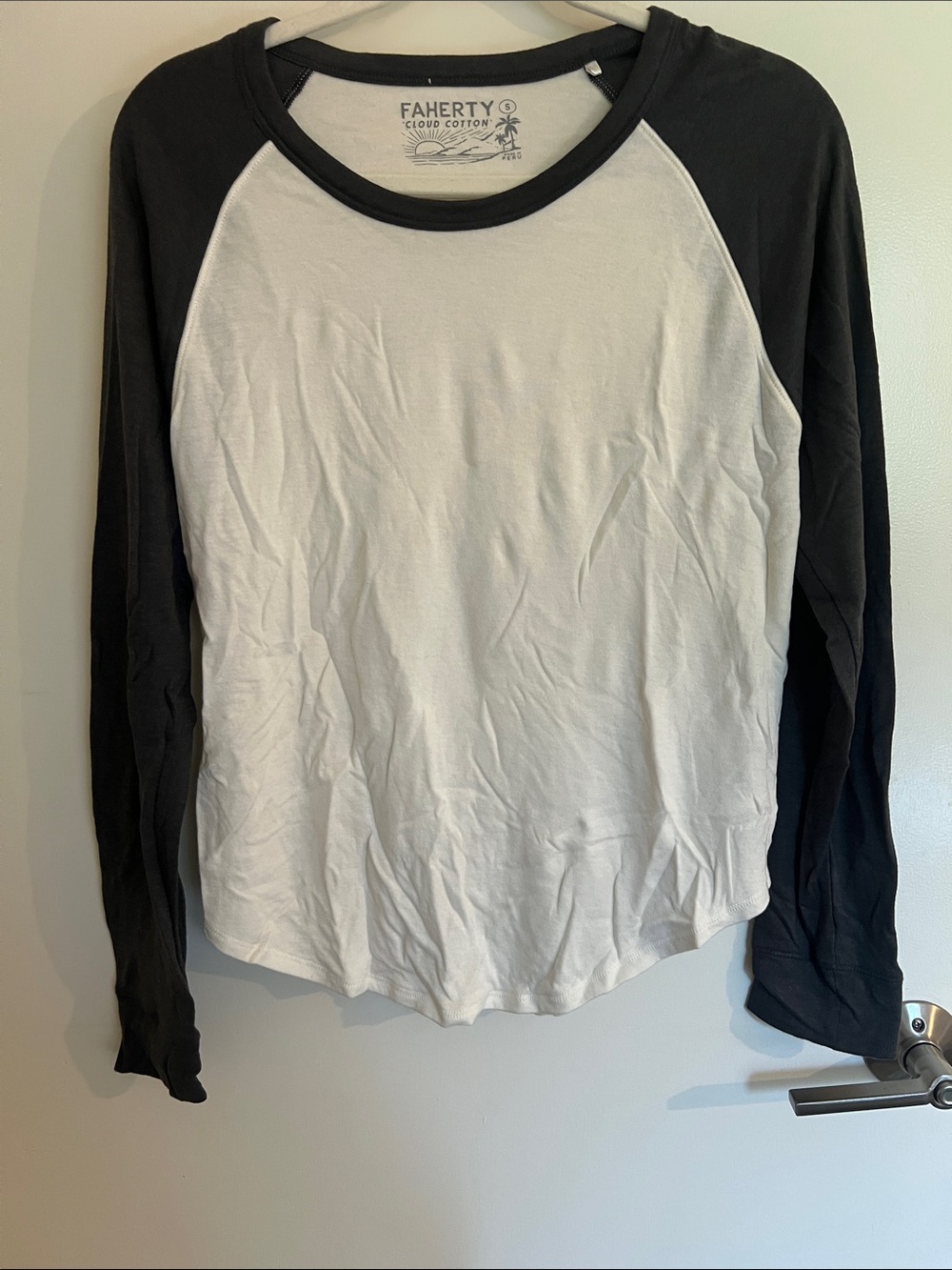 Faherty Two-Tone Black Sleeve White Body Raglan Top